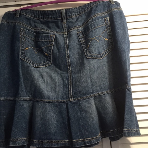 Tan top with skirt set - Picture 6 of 8